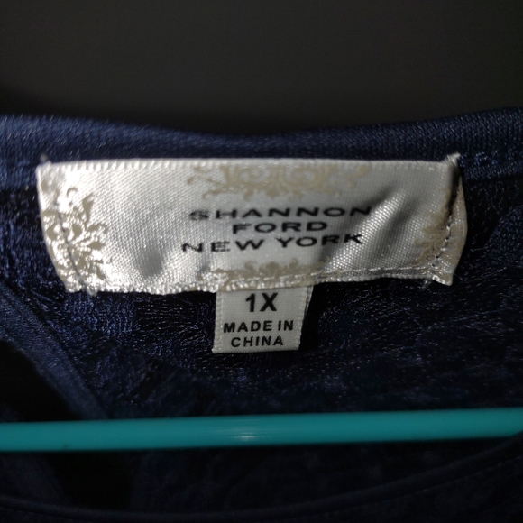 Women's dress top - Picture 2 of 2